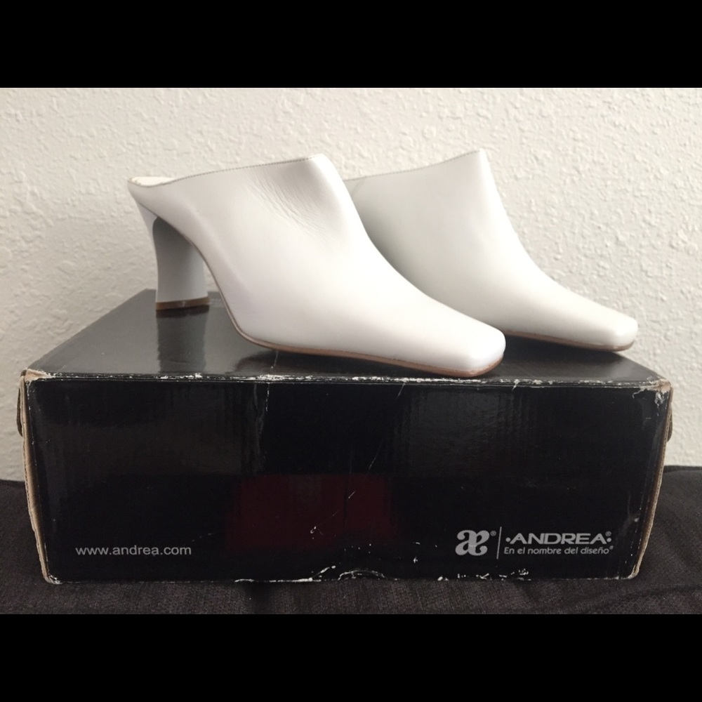 White closed toe heel size 9